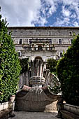 Tivoli - Villa d'Este. Fontana del bicchierone.
